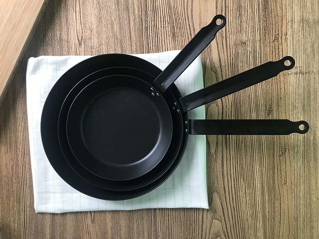 How to Clean Carbon Steel Pan