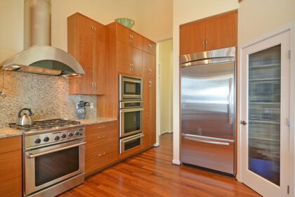 What Is the Best Clear Coat for Kitchen Cabinets