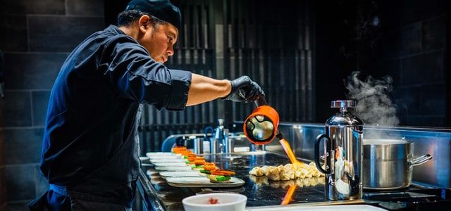 Do school kitchen assistants get paid in the holidays