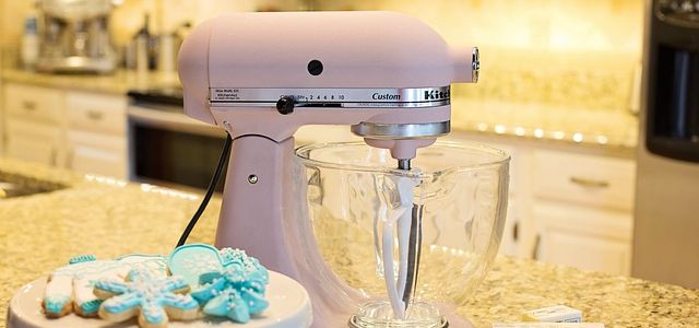How Much Does a Kitchen Aid Mixer Weigh