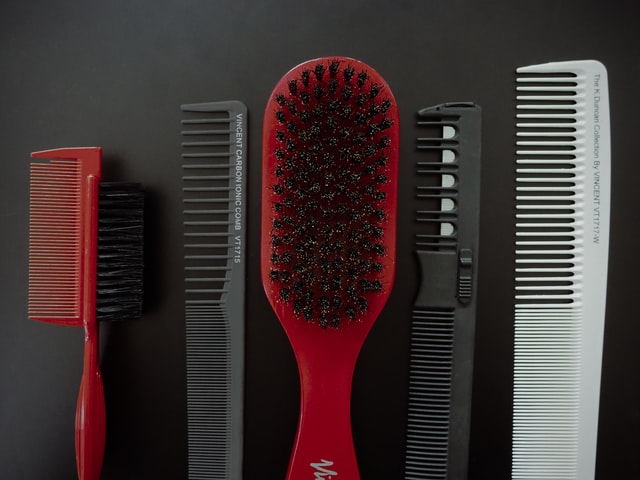 How to Clean a Comb
