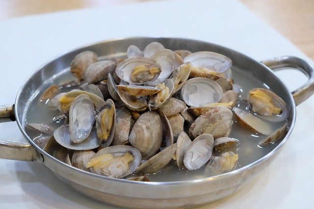 How to Clean Clams